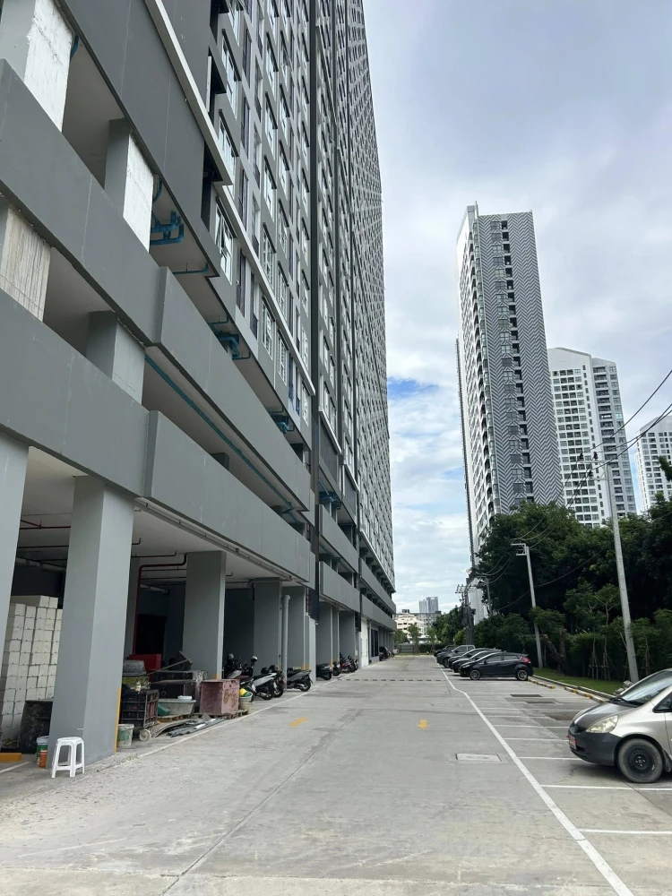 For sale: Regent Home Bangna, ready-to-move-in unit, fully furnished, high floor. Book now!