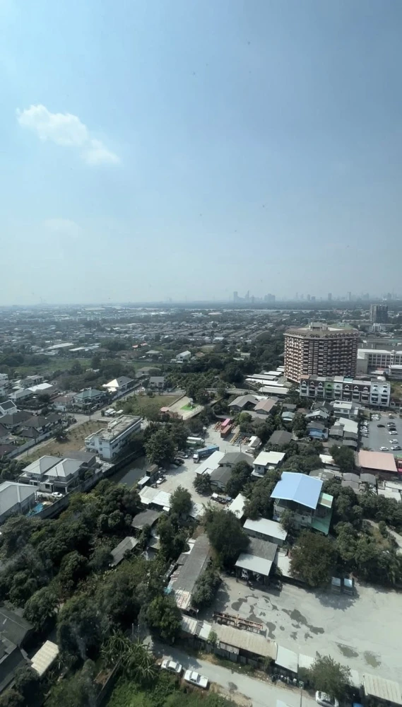 For sale: Regent Home Bangna, corner unit. Quiet and private, not crowded, with Chao Phraya River view. Grab it now!