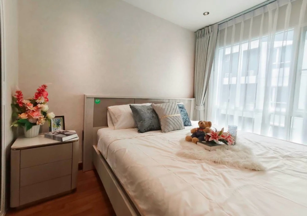 For sale: Regent Home Sukhumvit 81. Direct pool view, peaceful, decorated as pictured. Beautiful and exactly as shown. A must-have!