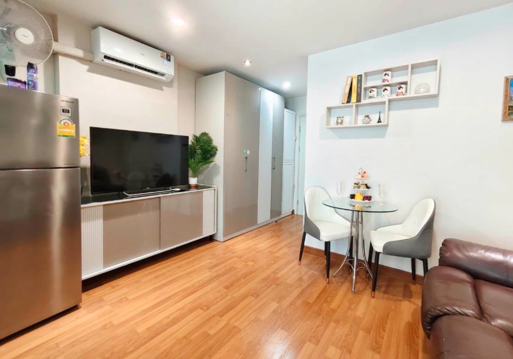 For sale: Regent Home Sukhumvit 81. Direct pool view, peaceful, decorated as pictured. Beautiful and exactly as shown. A must-have!