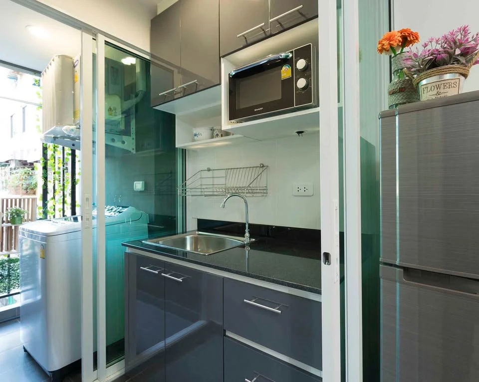 For sale: Regent Home Sukhumvit 97/1. Very good room proportions. Separate kitchen on balcony. Young people building themselves up..comfortable living