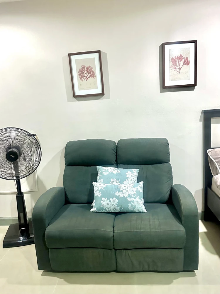 For Sale: Regent Home 4 Sukhumvit 85, 4th-floor studio unit. Convenient location near the skytrain (BTS) with easy access to dining options. A must-bo