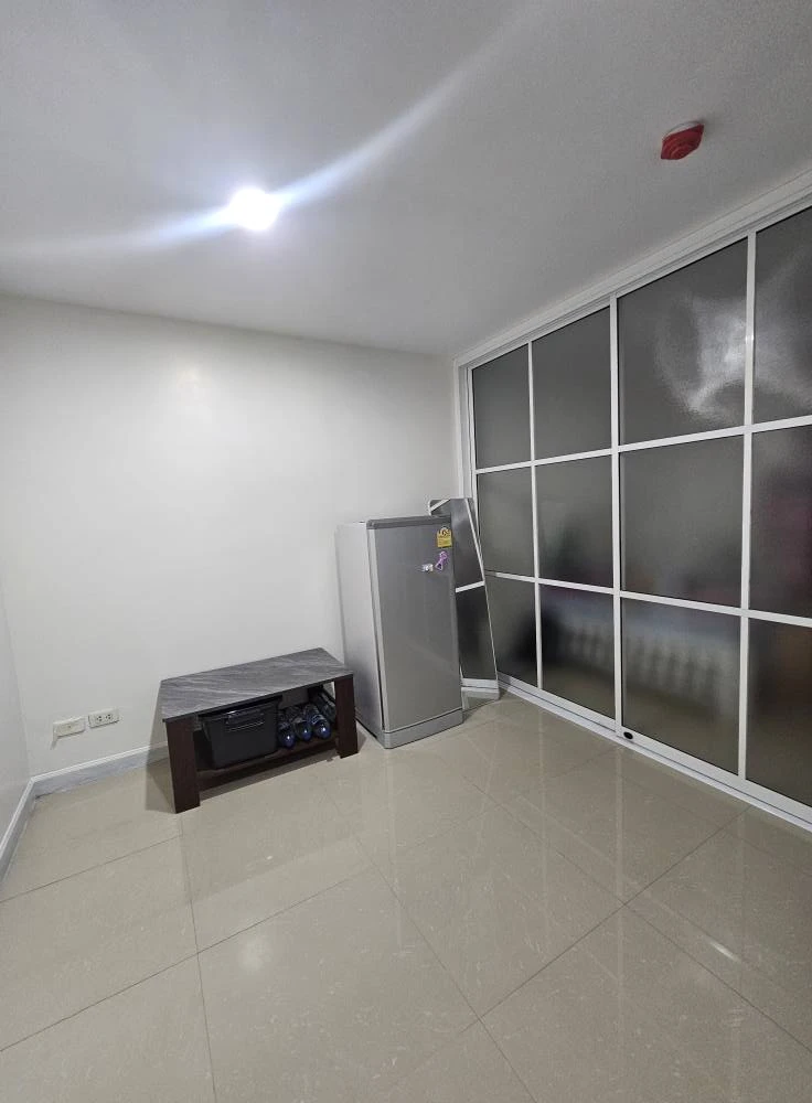 For sale: Regent Home Phase 3 Phaholyothin 57, separate rooms, fully furnished, just bring your bag!