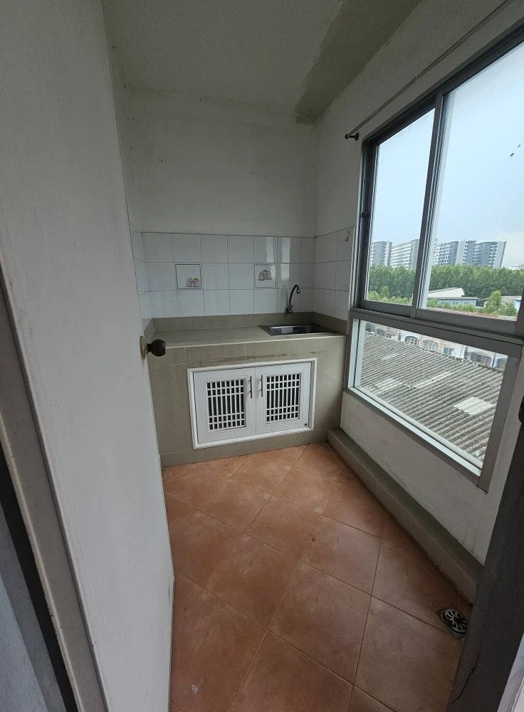 For sale: Regent Home Phase 3 Phaholyothin 57, separate rooms, fully furnished, just bring your bag!