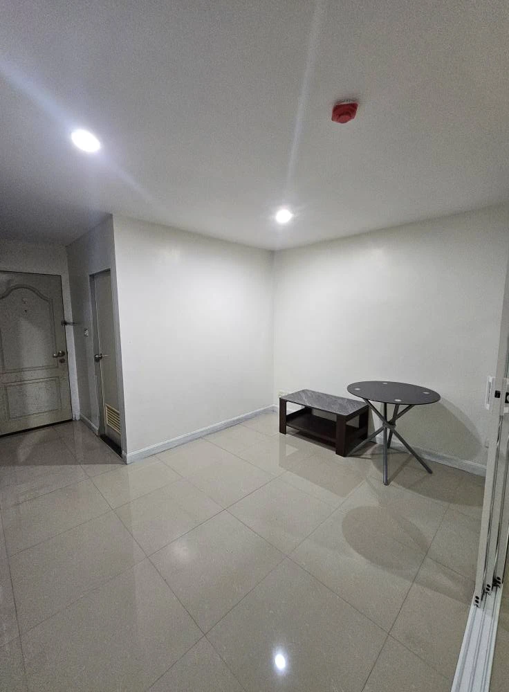 For sale: Regent Home Phase 3 Phaholyothin 57, separate rooms, fully furnished, just bring your bag!