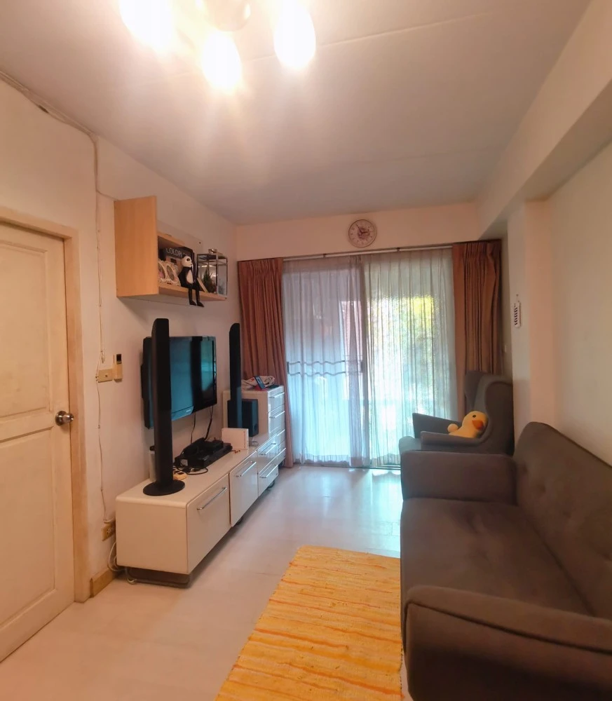 For sale: Lasalle Park, large built-in bedroom furniture, balcony next to the garden, swimming pool view, like being at home, don't miss it.