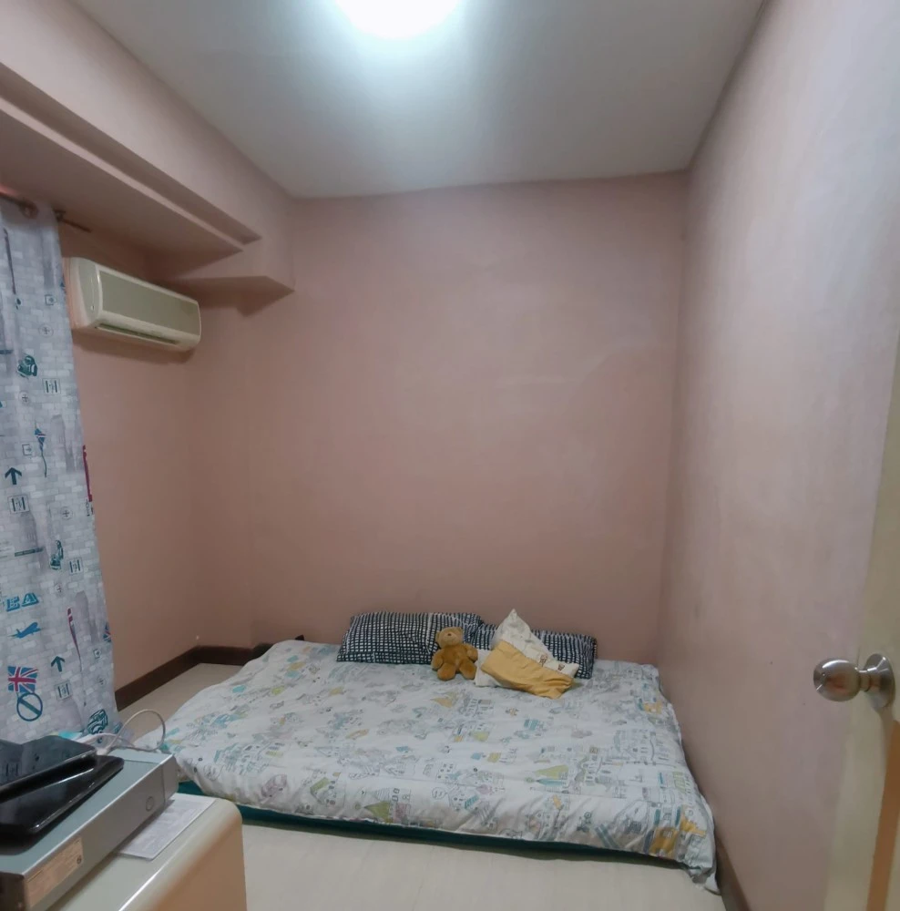 For sale: Lasalle Park, large built-in bedroom furniture, balcony next to the garden, swimming pool view, like being at home, don't miss it.