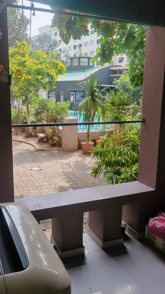 For sale: Lasalle Park, large built-in bedroom furniture, balcony next to the garden, swimming pool view, like being at home, don't miss it.