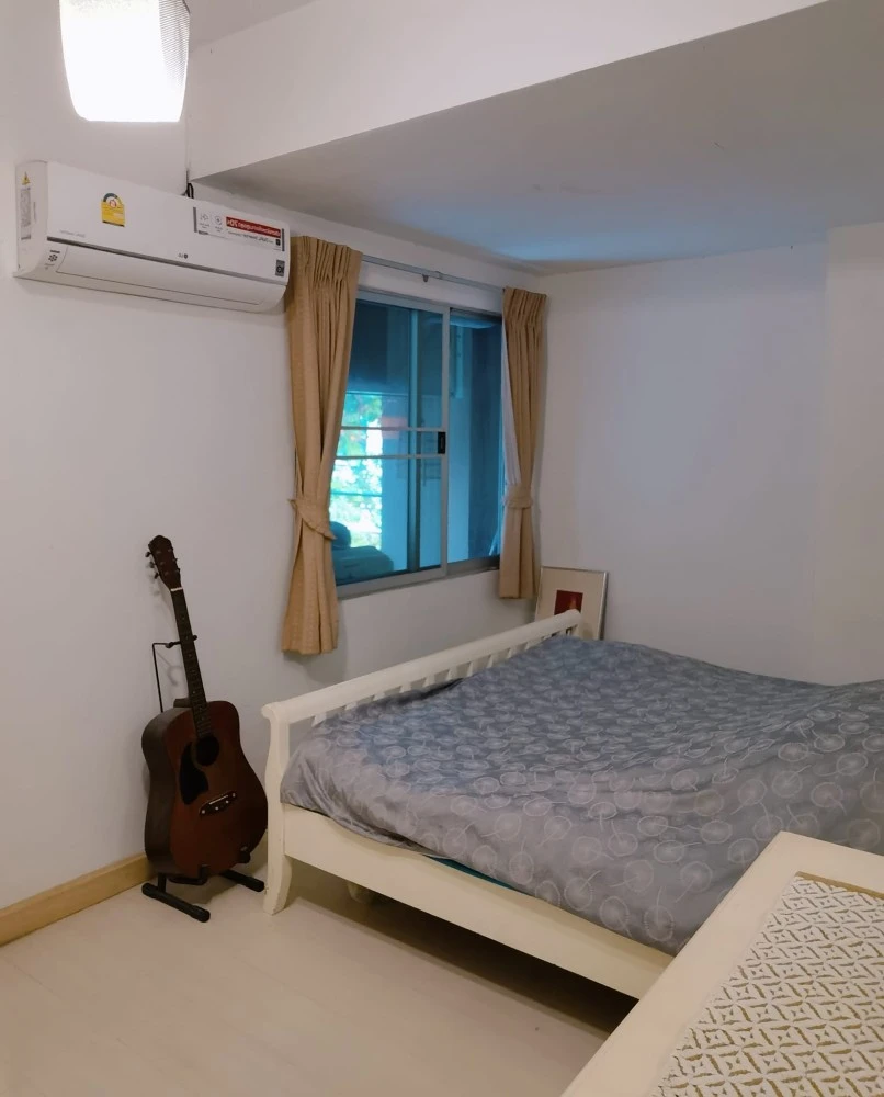 For sale: Lasalle Park, large built-in bedroom furniture, balcony next to the garden, swimming pool view, like being at home, don't miss it.