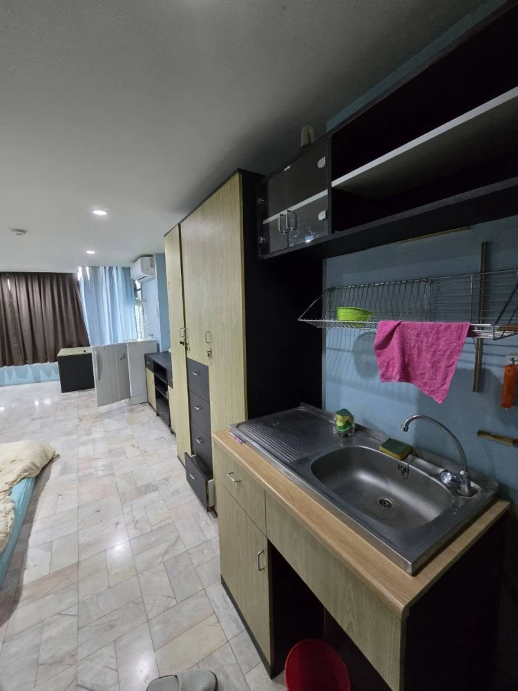 For sale: La Maison Phahon Yothin 24, prime location, near MRT and BTS Phahon Yothin, comfortable and not cramped. Reserve now!