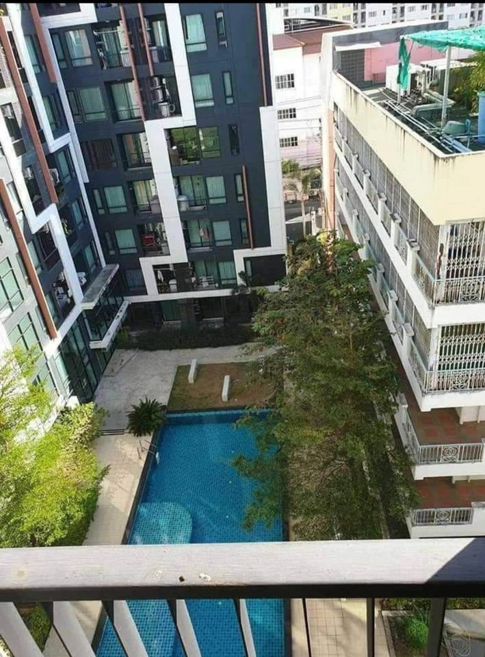 For sale: Lipp Ramkhamhaeng 43/1, decorated with beautiful, sweet wallpaper, swimming pool view, very livable, must reserve now.