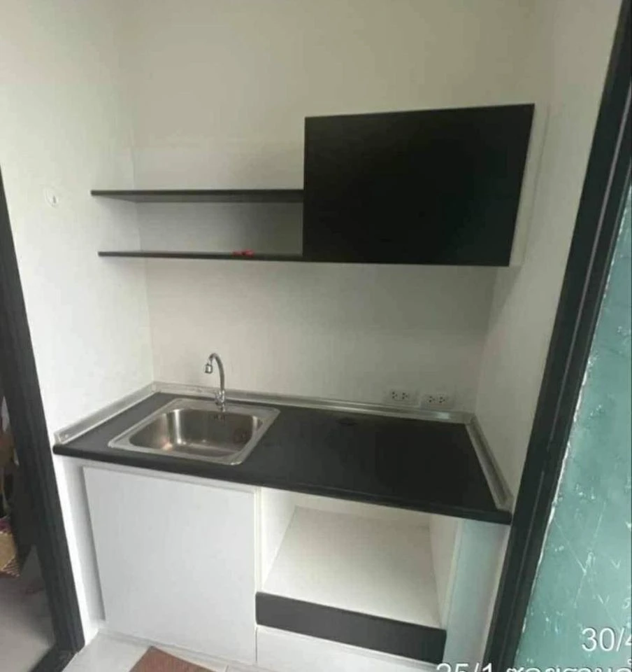 For sale: Lipp Ramkhamhaeng 43/1, decorated with beautiful, sweet wallpaper, swimming pool view, very livable, must reserve now.