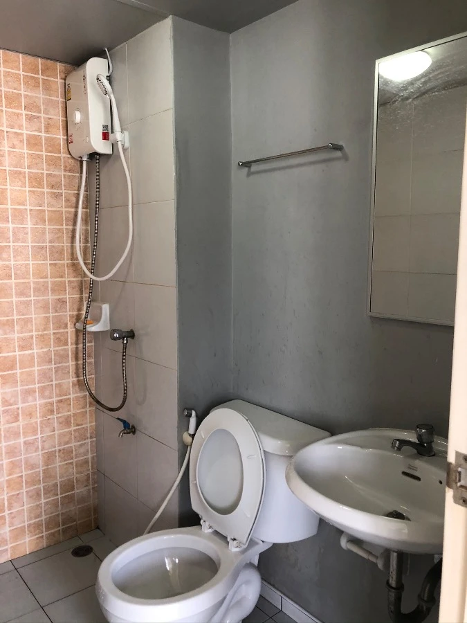 For sale: Lumpini Condo Town, Chonburi-Sukhumvit, 4th floor, fully furnished, ready to move in. Interested in owning one? Hurry and reserve now.
