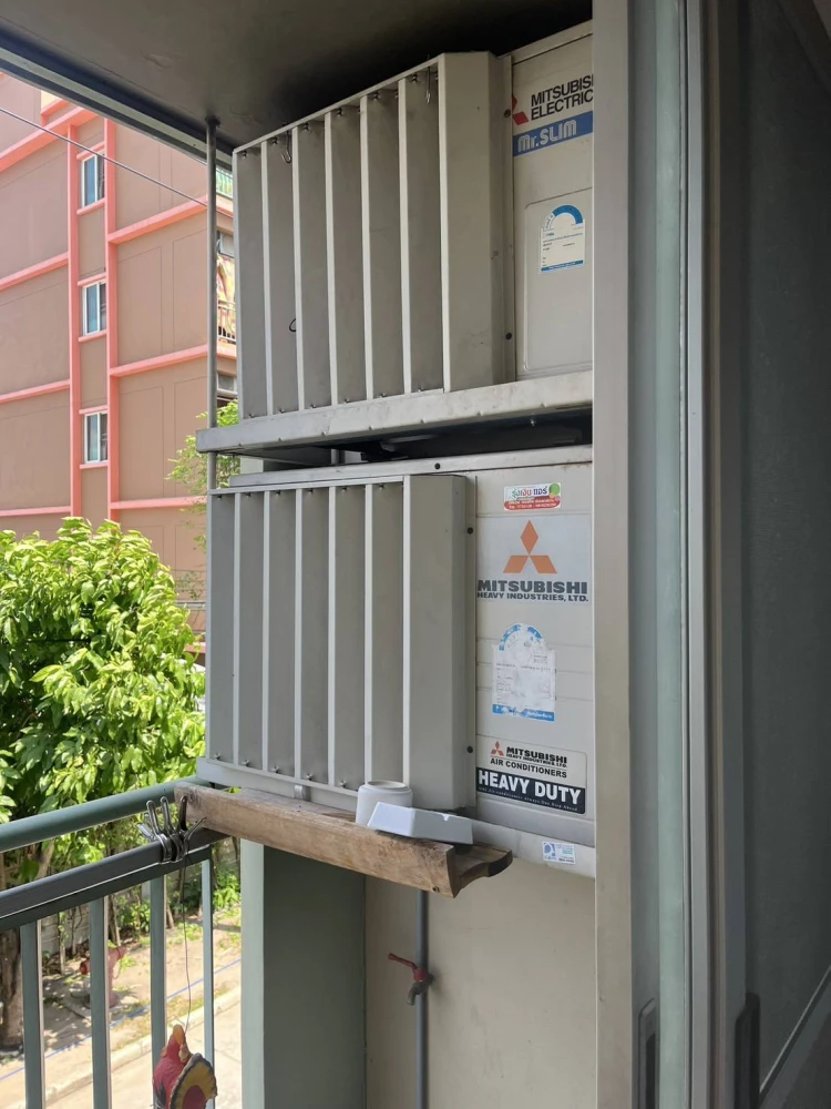 For sale: Lumpini Condo Town Nida-Seri Thai 2, 2nd floor room, can see the treetops behind the room, very shady, reserve now, don't wait.