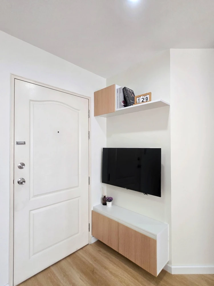 For sale: Lumpini Condo Town NIDA-Seri Thai. Nicely decorated and stylish unit, very livable. Just bring your suitcase and move in!