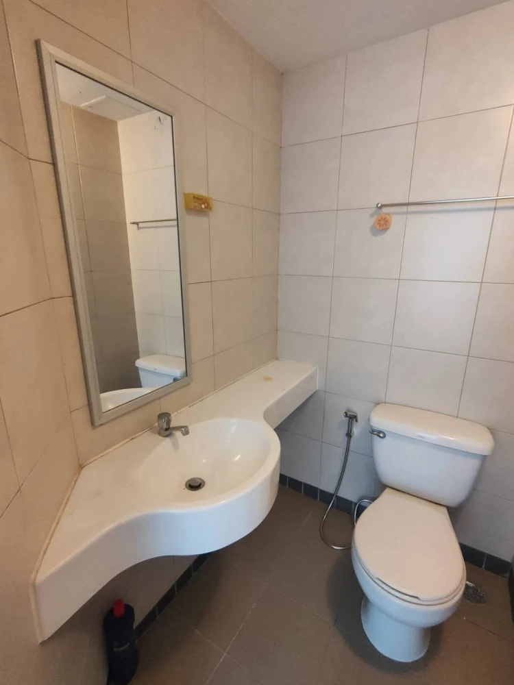 Selling Lumpini Condo Town Bangkgae, 1 bedroom, 1 bathroom. Beautiful wallpaper, convenient location. Book now!