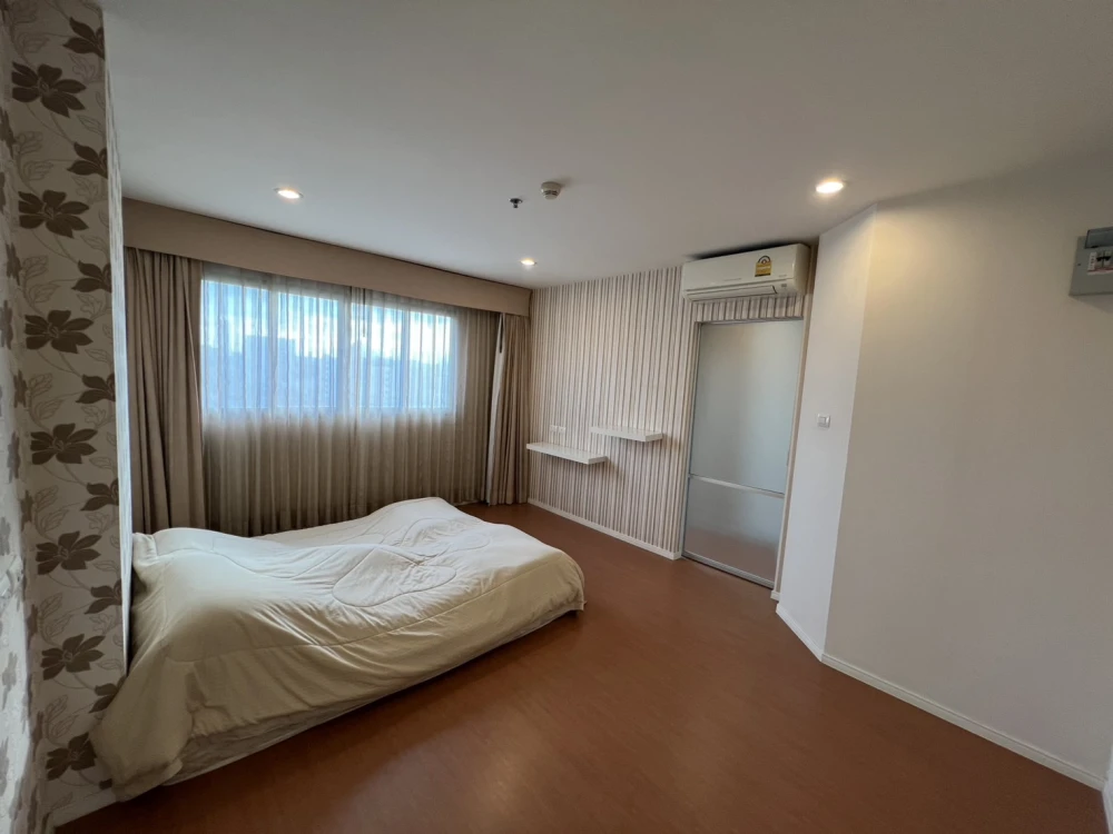 For Sale: Lumpini Condo Town Pattaya North Sukhumvit. Rare Item! Extra-large Combined Unit, 74.53 sq.m., the only one in the project! Don't miss out!