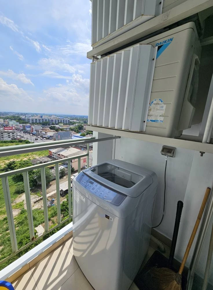 For sale: Lumpini Condo Town, North Pattaya, Sukhumvit, with balcony with pool and sea view, beautiful room, fully furnished, can you not reserve it?