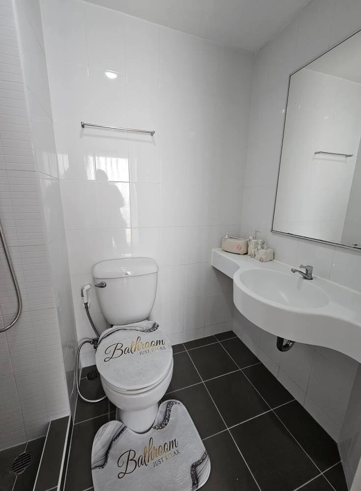For sale: Lumpini Condo Town, North Pattaya, Sukhumvit, with balcony with pool and sea view, beautiful room, fully furnished, can you not reserve it?