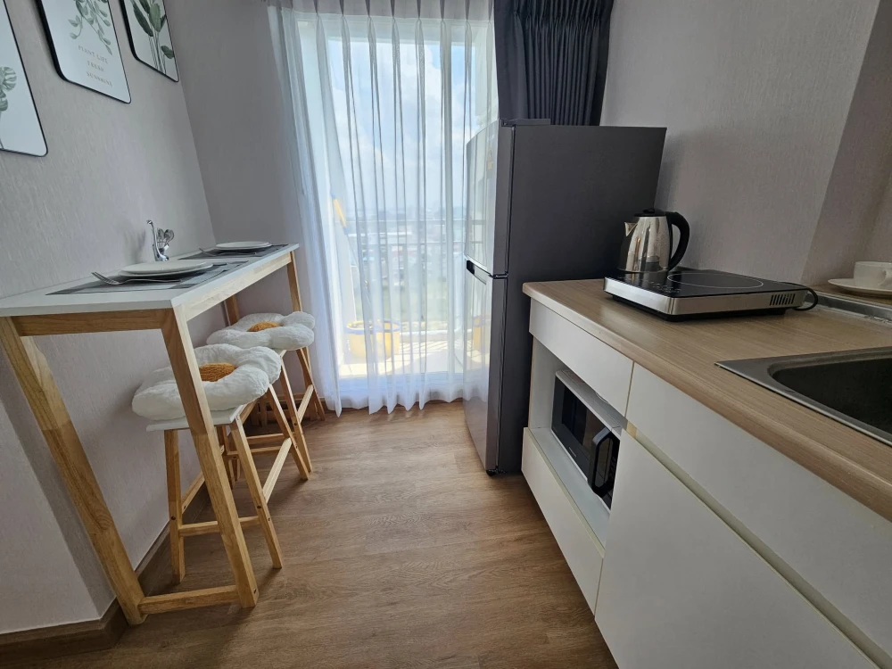For sale: Lumpini Condo Town, North Pattaya, Sukhumvit, with balcony with pool and sea view, beautiful room, fully furnished, can you not reserve it?