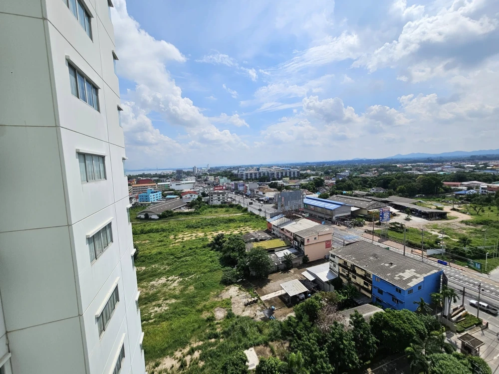 For sale: Lumpini Condo Town, North Pattaya, Sukhumvit, with balcony with pool and sea view, beautiful room, fully furnished, can you not reserve it?