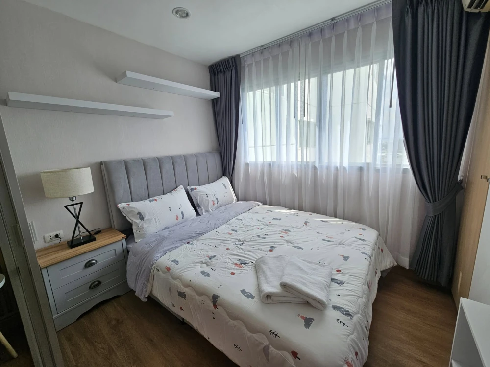 For sale: Lumpini Condo Town, North Pattaya, Sukhumvit, with balcony with pool and sea view, beautiful room, fully furnished, can you not reserve it?