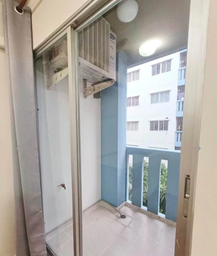 For sale: Lumpini Condo Town, Rattanathibet, 4th floor, beautiful room, fully furnished, reserve now, urgently.