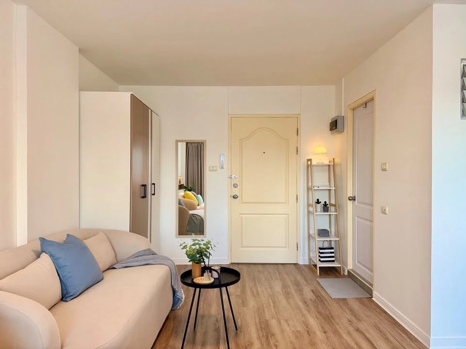 For sale: Lumpini Condo Town Rattanathibet, Building D1, 3rd floor, exterior view, fully furnished, very livable. Book now!