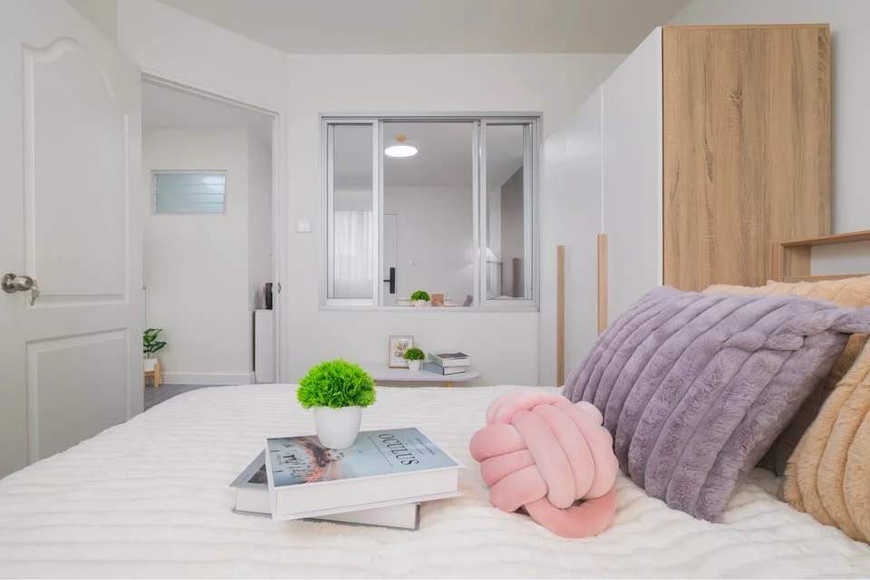 For sale: Lumpini Condo Town Rattanathibet. Don't miss this opportunity! It's rare to find a unit with a fixed price, no upfront payments required. Do