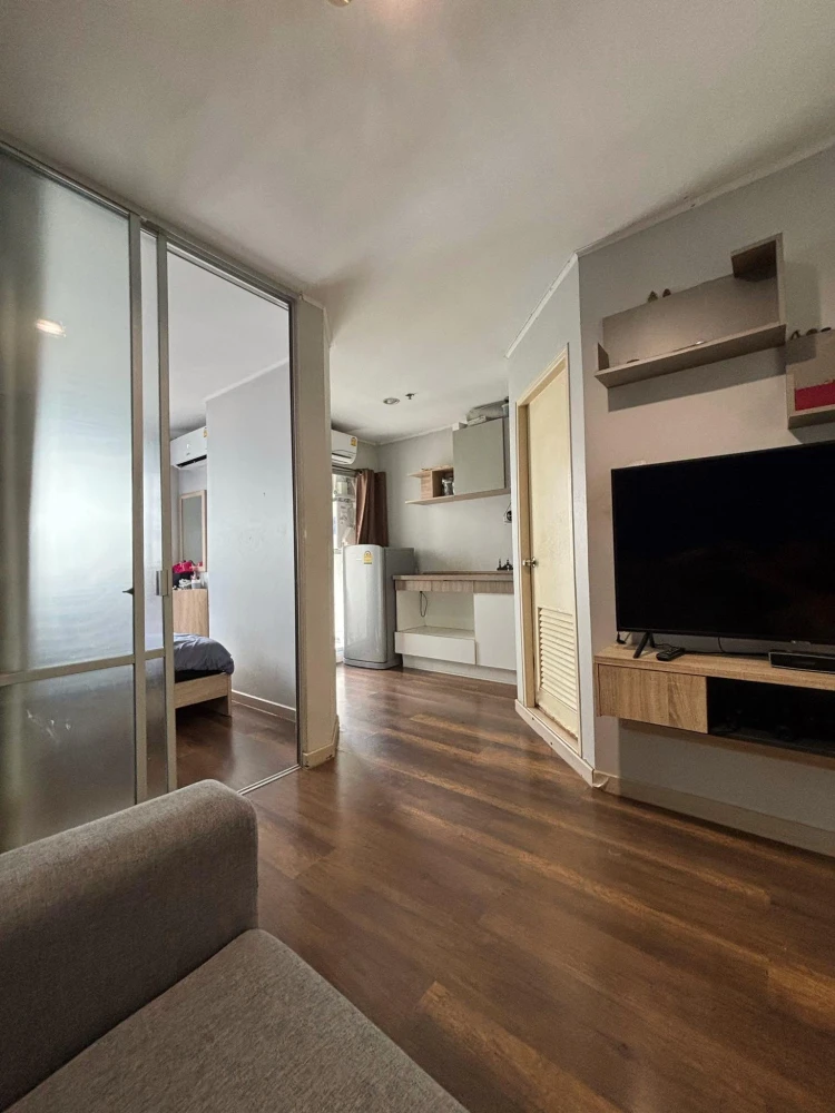 For sale: Lumpini Condo Town Ramintra - Nawamin, Building C, 15th floor, dark blue room, looks calm and inviting to relax. Hurry and book before you m