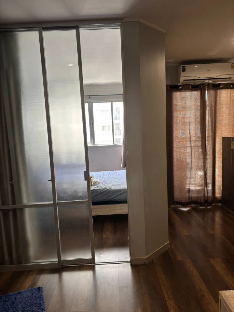 For sale: Lumpini Condo Town Ramintra - Nawamin, Building C, 15th floor, dark blue room, looks calm and inviting to relax. Hurry and book before you m