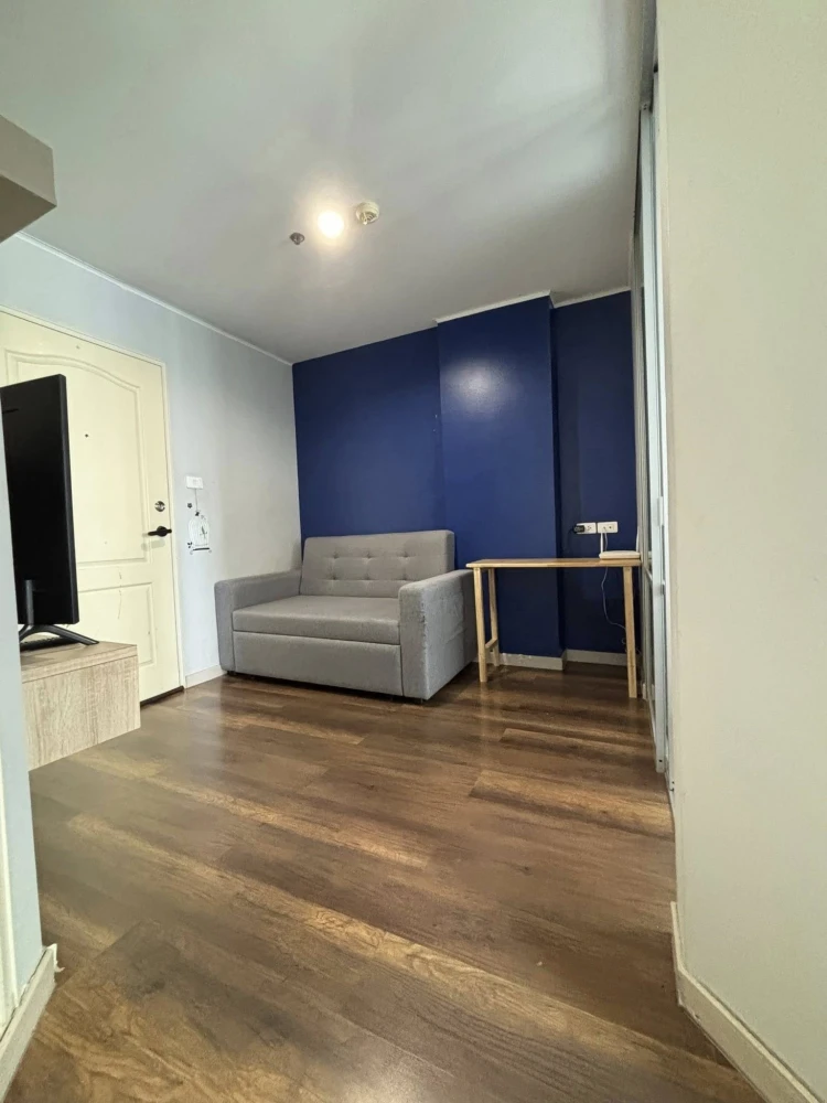 For sale: Lumpini Condo Town Ramintra - Nawamin, Building C, 15th floor, dark blue room, looks calm and inviting to relax. Hurry and book before you m