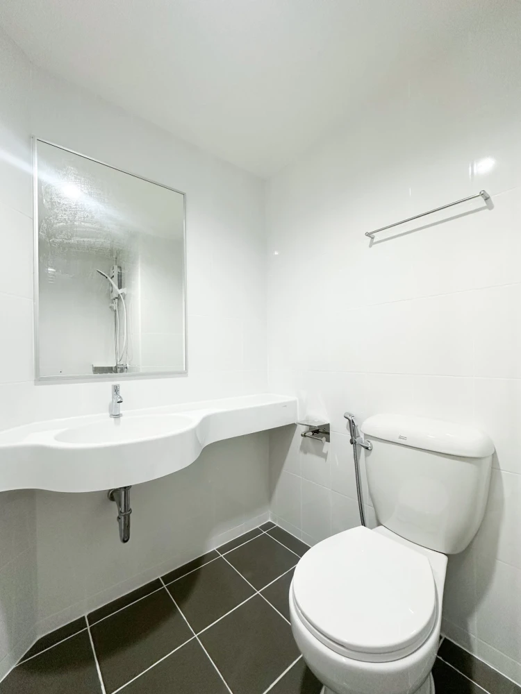 For sale: Lumpini Condo Town Ramintra - Ladprao 2. Fully furnished, SPC flooring, beautifully decorated. Don't miss out!