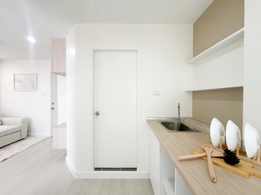 For sale: Lumpini Condo Town Ramintra - Ladprao 2. Fully furnished, SPC flooring, beautifully decorated. Don't miss out!