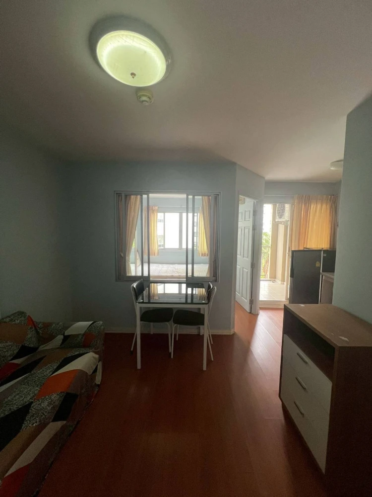For sale: Lumpini Condo Town Ram Intra - Lak Si, Building B, 6th floor, room in soothing colors, fully furnished, interested, reserve now.
