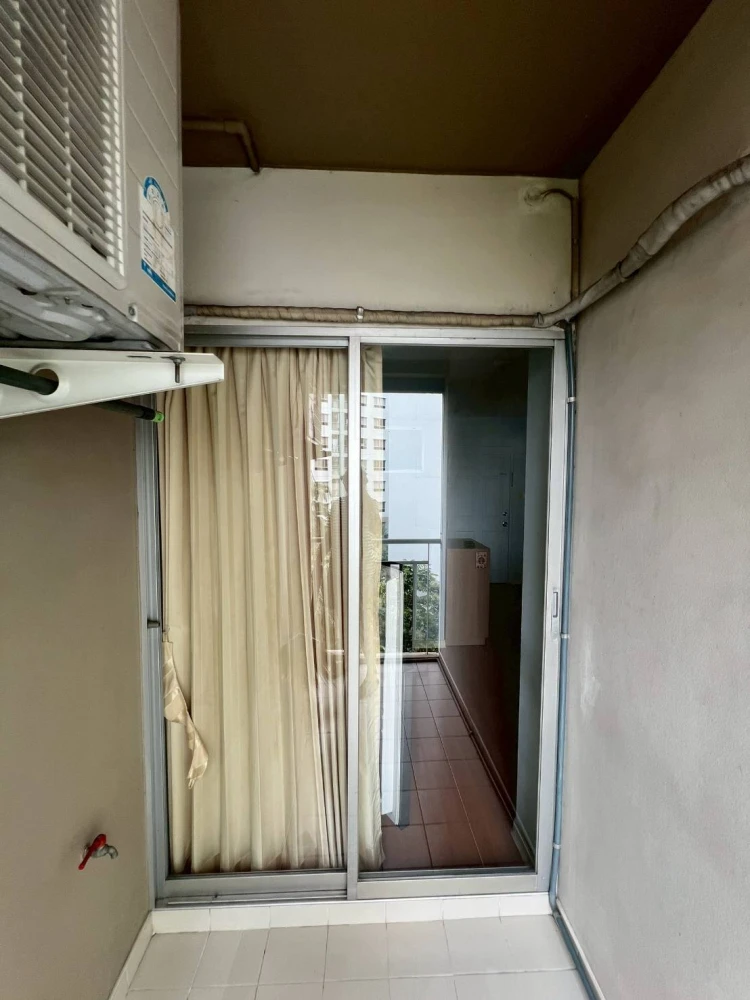 For sale: Lumpini Condo Town Ram Intra - Lak Si, Building B, 6th floor, room in soothing colors, fully furnished, interested, reserve now.