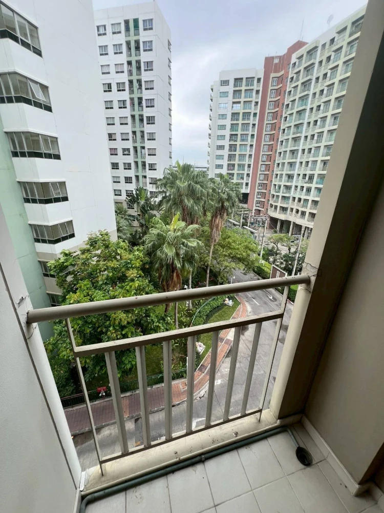 For sale: Lumpini Condo Town Ram Intra - Lak Si, Building B, 6th floor, room in soothing colors, fully furnished, interested, reserve now.