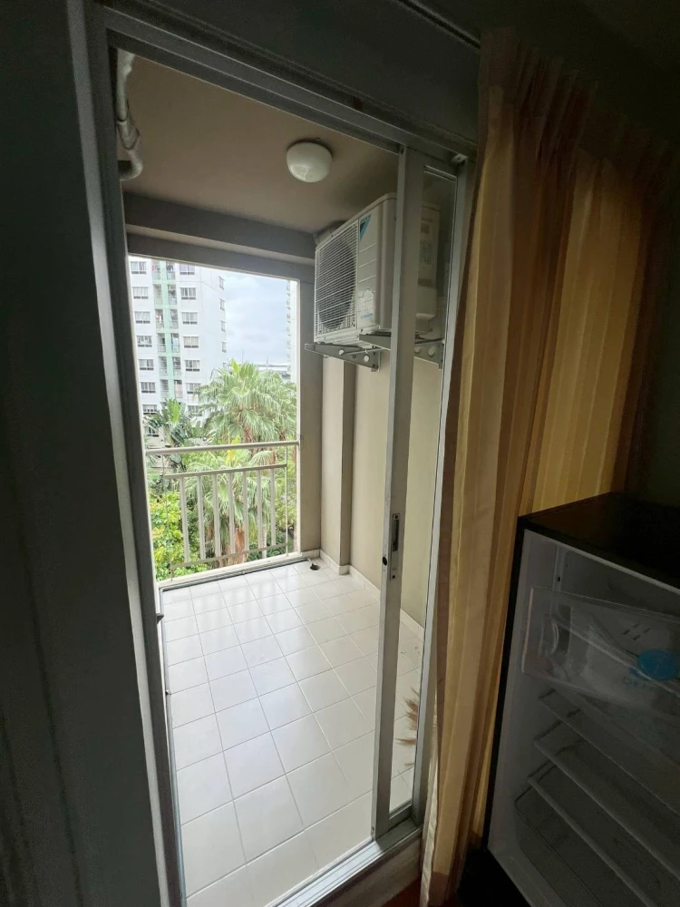 For sale: Lumpini Condo Town Ram Intra - Lak Si, Building B, 6th floor, room in soothing colors, fully furnished, interested, reserve now.