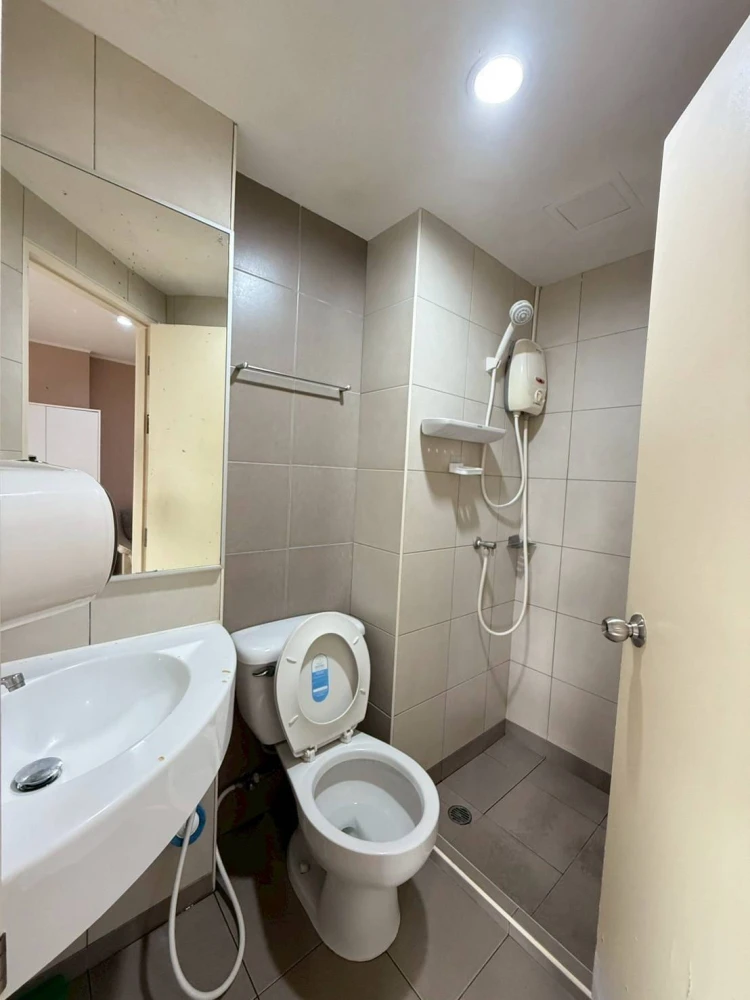 For sale: Lumpini Condo Town Ramintra - Nawamin, simply decorated, complete with furniture and electrical appliances.