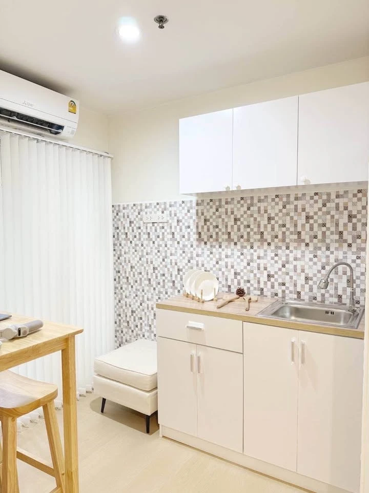 For sale: Lumpini Condo Town Ramintra - Nawamin, located in a quiet and private zone, decorated in bright tones, very pleasing to the eye. Must book.
