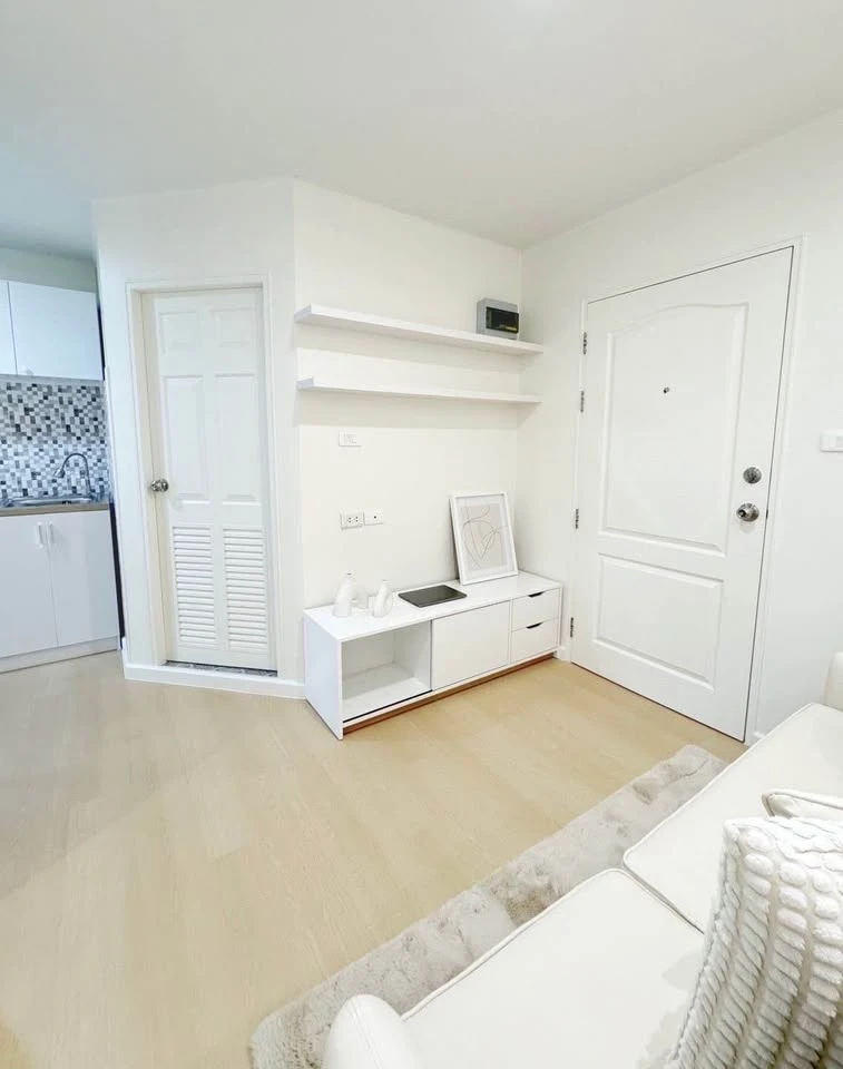 For sale: Lumpini Condo Town Ramintra - Nawamin, located in a quiet and private zone, decorated in bright tones, very pleasing to the eye. Must book.