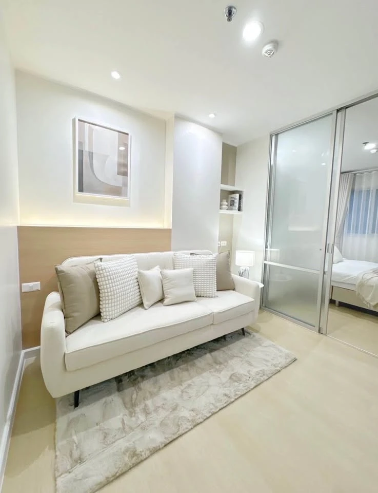 For sale: Lumpini Condo Town Ramintra - Nawamin, located in a quiet and private zone, decorated in bright tones, very pleasing to the eye. Must book.