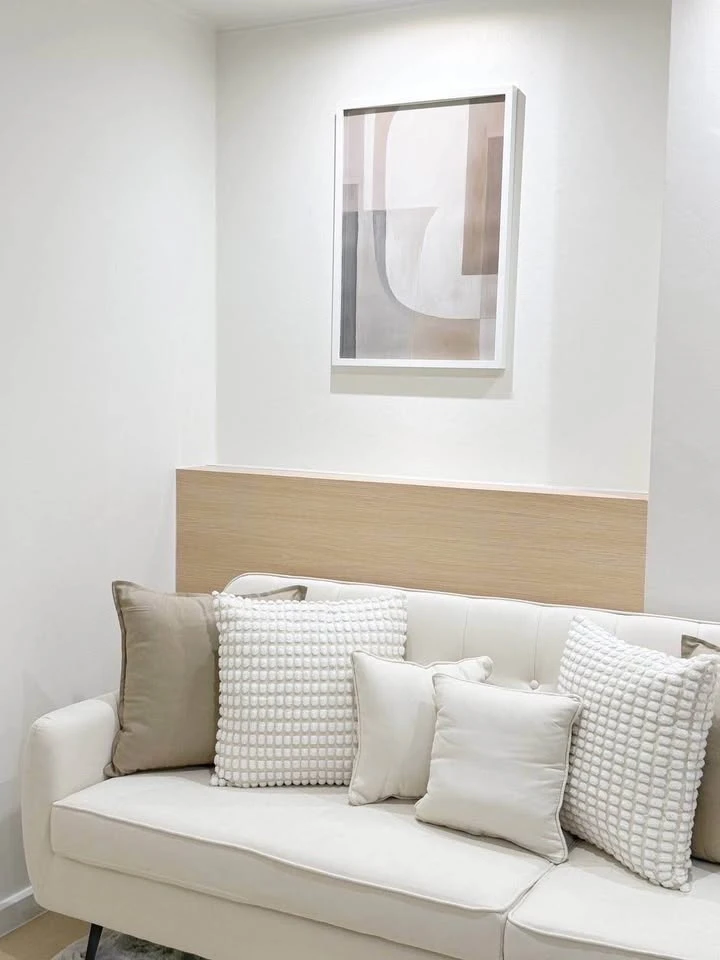 For sale: Lumpini Condo Town Ramintra - Nawamin, located in a quiet and private zone, decorated in bright tones, very pleasing to the eye. Must book.