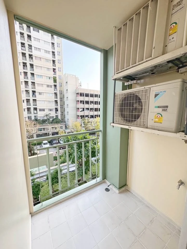 For sale: Lumpini Condo Town Ramintra - Nawamin, located in a quiet and private zone, decorated in bright tones, very pleasing to the eye. Must book.