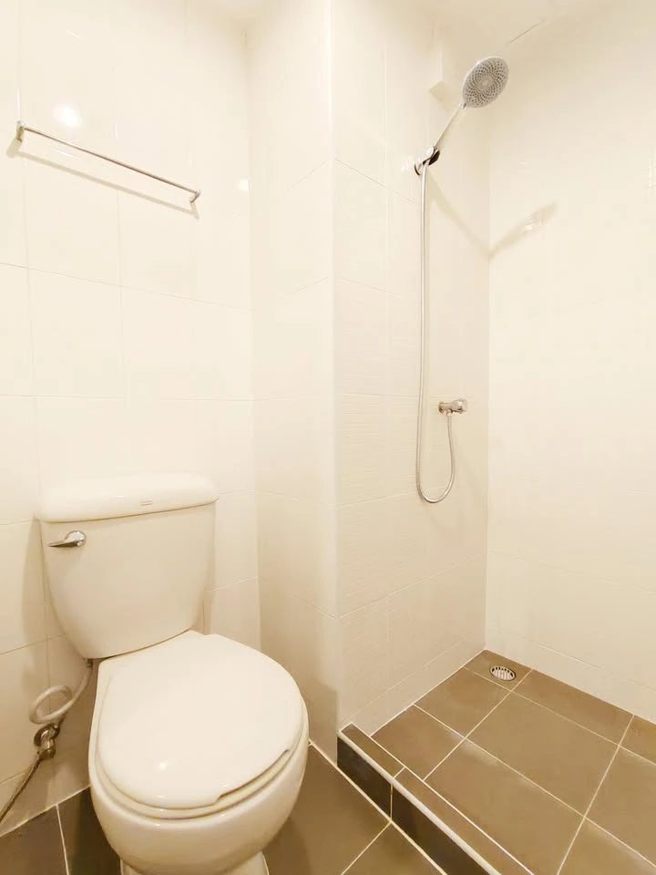 For sale: Lumpini Condo Town Ramintra-Ladprao. Beautifully decorated room, fully furnished, ready to move in, lots of freebies!! Very cheap!