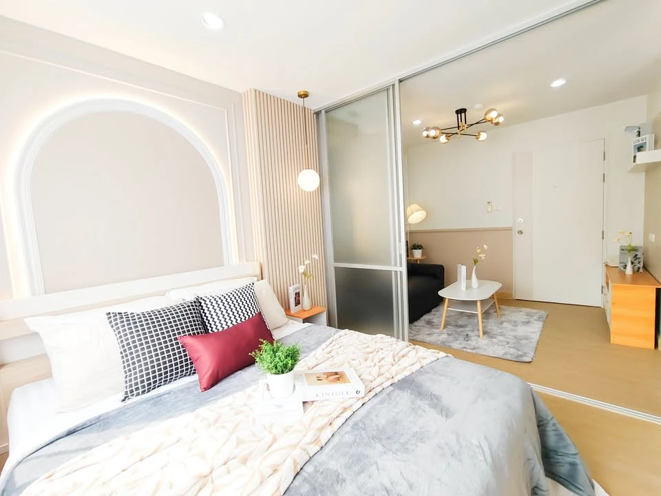 For sale: Lumpini Condo Town Ramintra-Ladprao. Beautifully decorated room, fully furnished, ready to move in, lots of freebies!! Very cheap!