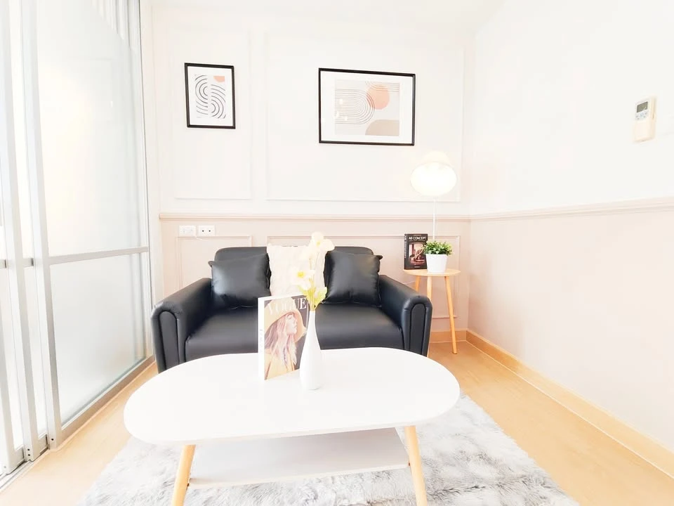 For sale: Lumpini Condo Town Ramintra-Ladprao. Beautifully decorated room, fully furnished, ready to move in, lots of freebies!! Very cheap!