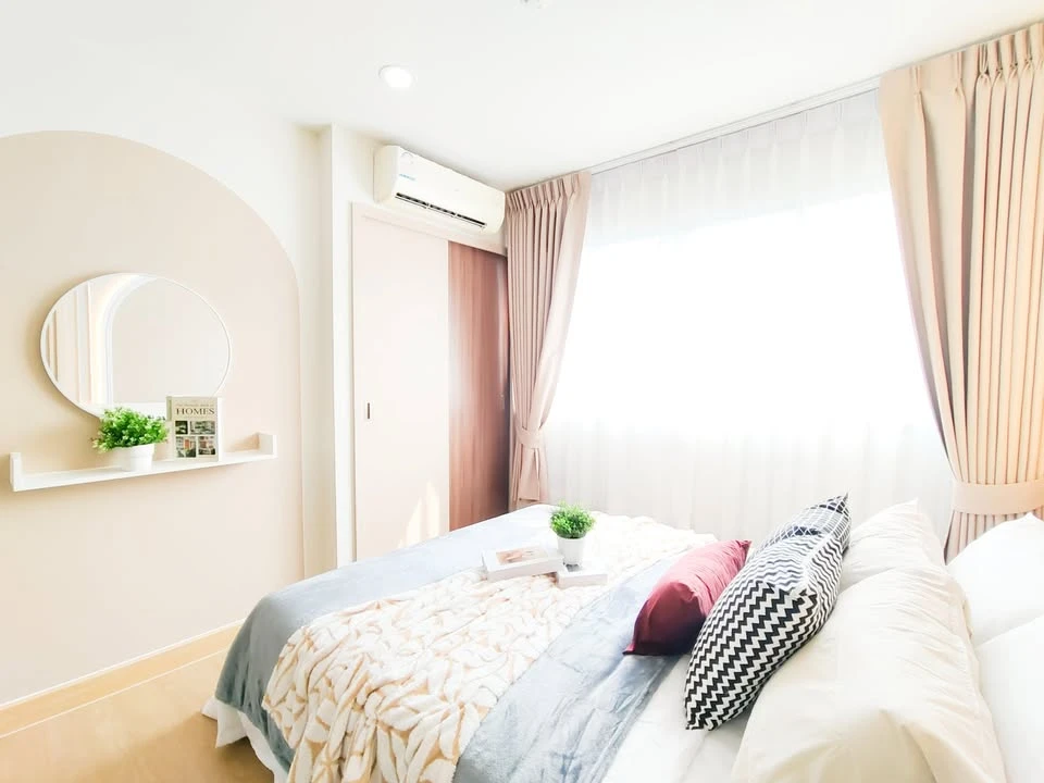 For sale: Lumpini Condo Town Ramintra-Ladprao. Beautifully decorated room, fully furnished, ready to move in, lots of freebies!! Very cheap!