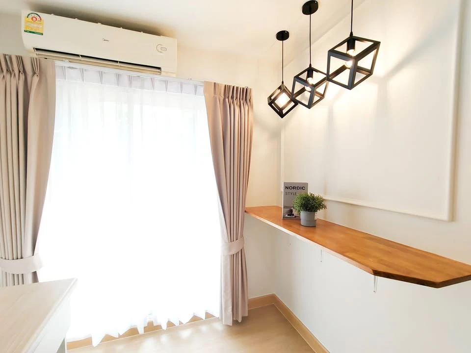 For sale: Lumpini Condo Town Ramintra-Ladprao. Beautifully decorated room, fully furnished, ready to move in, lots of freebies!! Very cheap!