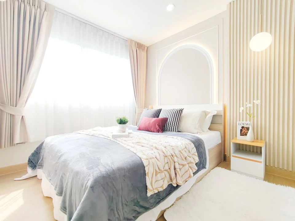 For sale: Lumpini Condo Town Ramintra-Ladprao. Beautifully decorated room, fully furnished, ready to move in, lots of freebies!! Very cheap!
